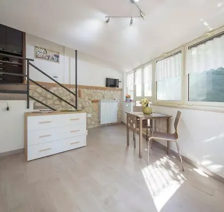 Apartment Garden House In Neapel
