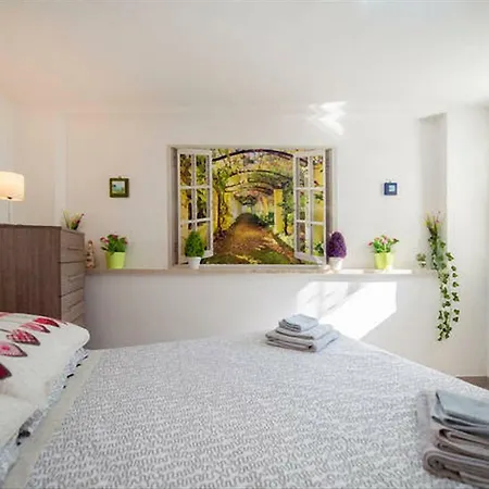 Garden House In Apartment Neapel
